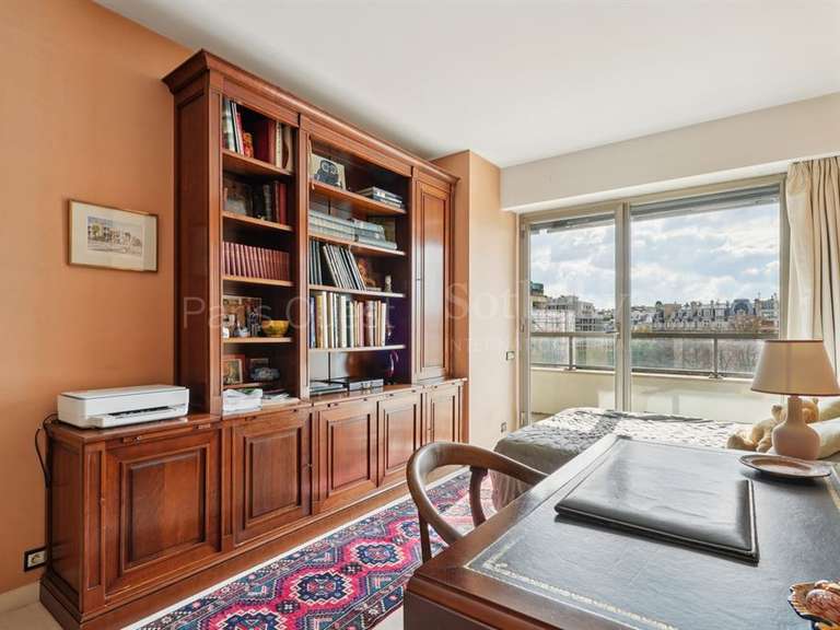 Appartement Paris 16e - 2 chambres - 135m²