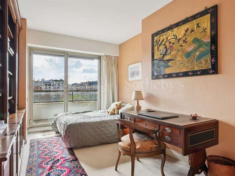 Appartement Paris 16e - 2 chambres - 135m²