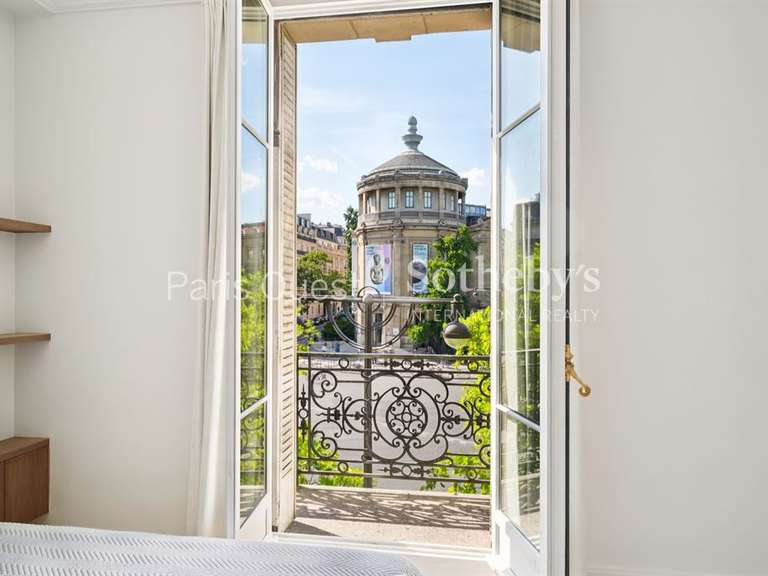 Appartement Paris 16e - 3 chambres - 216m²