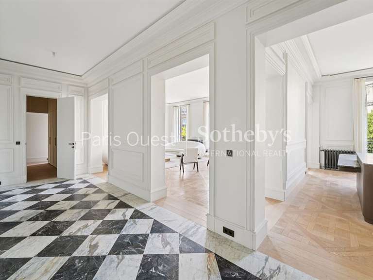Appartement Paris 16e - 3 chambres - 216m²