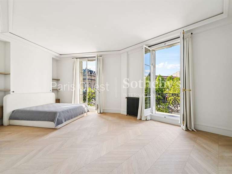 Appartement Paris 16e - 3 chambres - 216m²