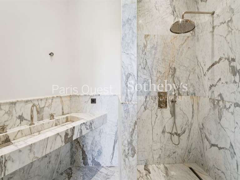Appartement Paris 16e - 3 chambres - 216m²