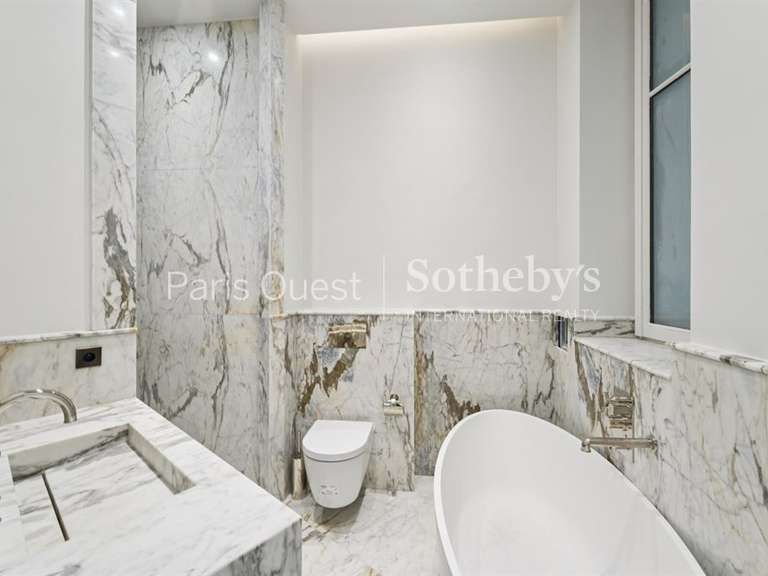 Appartement Paris 16e - 3 chambres - 216m²