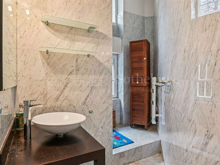 Appartement Paris 16e - 2 chambres - 120m²