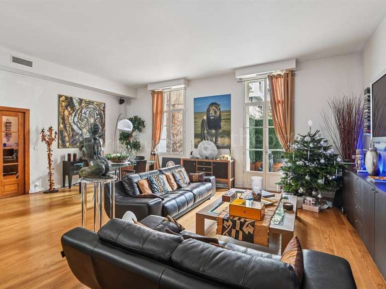 Appartement Paris 16e - 2 chambres - 120m²