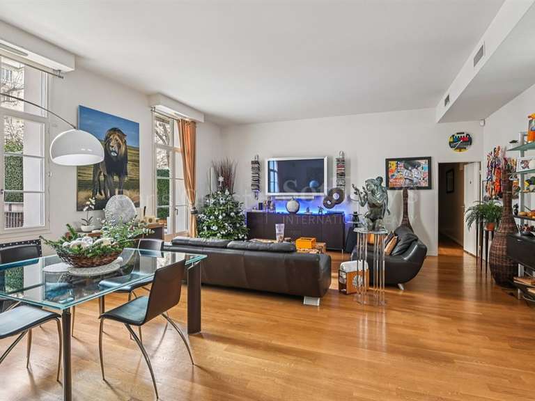 Appartement Paris 16e - 2 chambres - 120m²