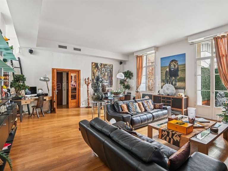 Appartement Paris 16e - 2 chambres - 120m²