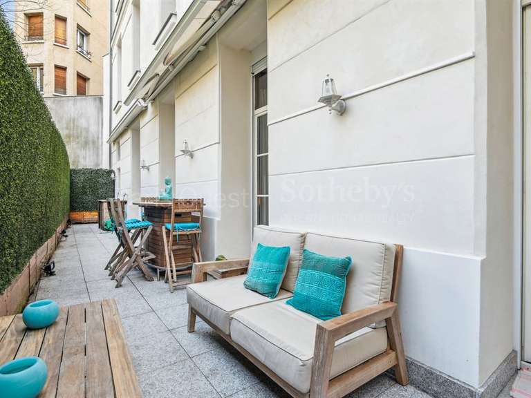 Appartement Paris 16e - 2 chambres - 120m²