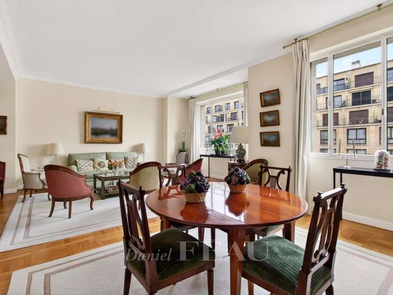 Appartement Paris 16e - 2 chambres - 110m²