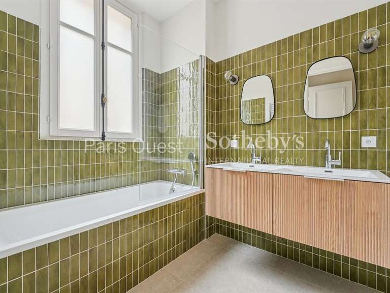 Appartement Paris 16e - 3 chambres - 111m²