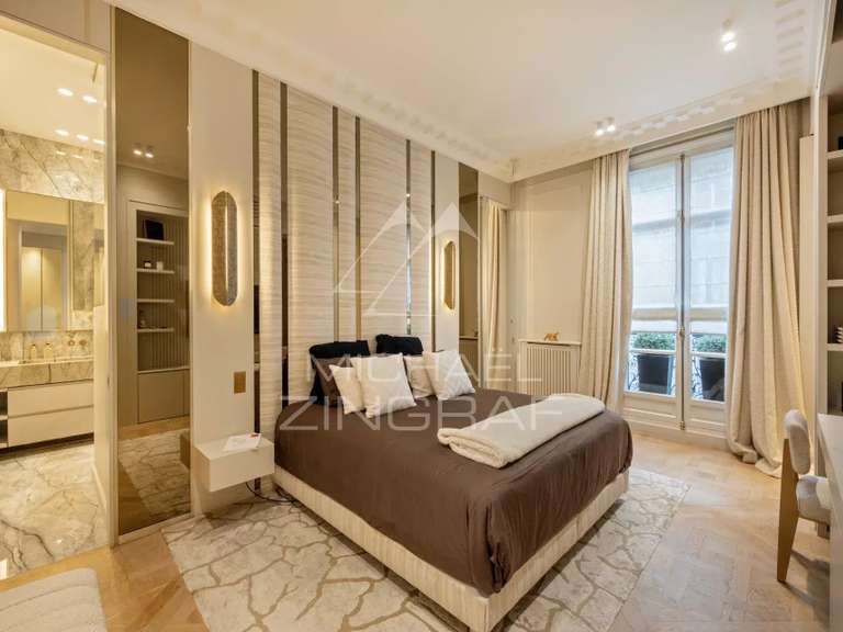 Appartement Paris 16e - 3 chambres - 234m²
