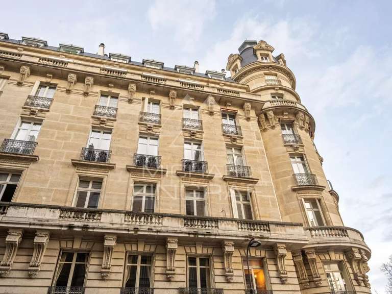 Appartement Paris 16e - 3 chambres - 234m²