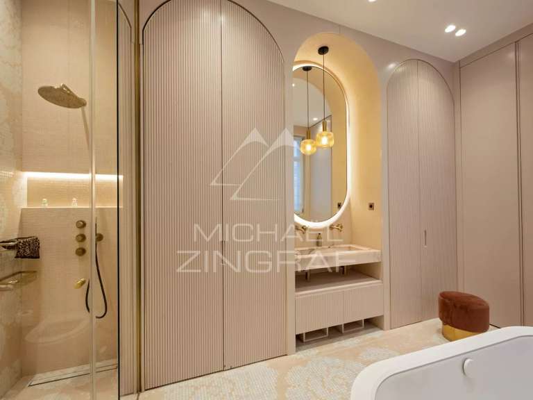 Appartement Paris 16e - 3 chambres - 234m²