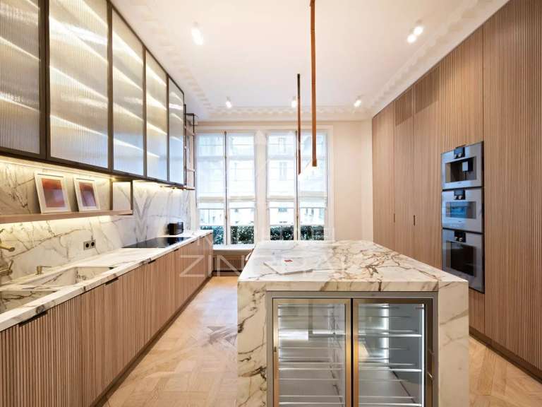 Appartement Paris 16e - 3 chambres - 234m²