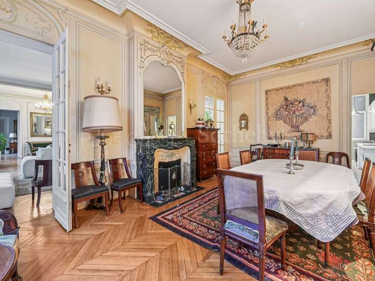 Appartement Paris 16e - 4 chambres - 252m²