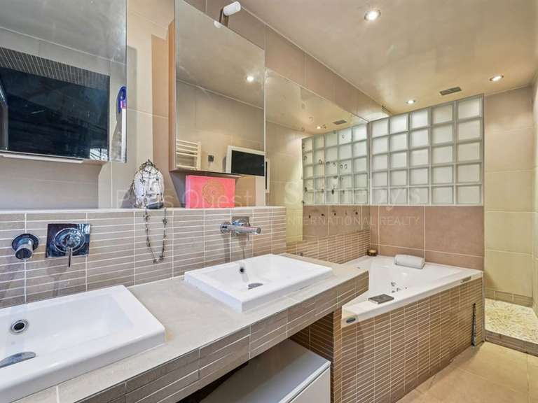 Appartement Paris 16e - 4 chambres - 252m²
