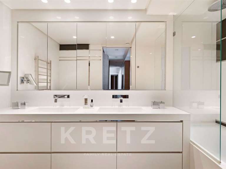 Appartement Paris 16e - 2 chambres - 128m²