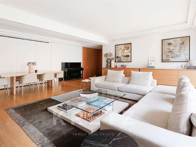 Appartement Paris 16e - 2 chambres - 128m²