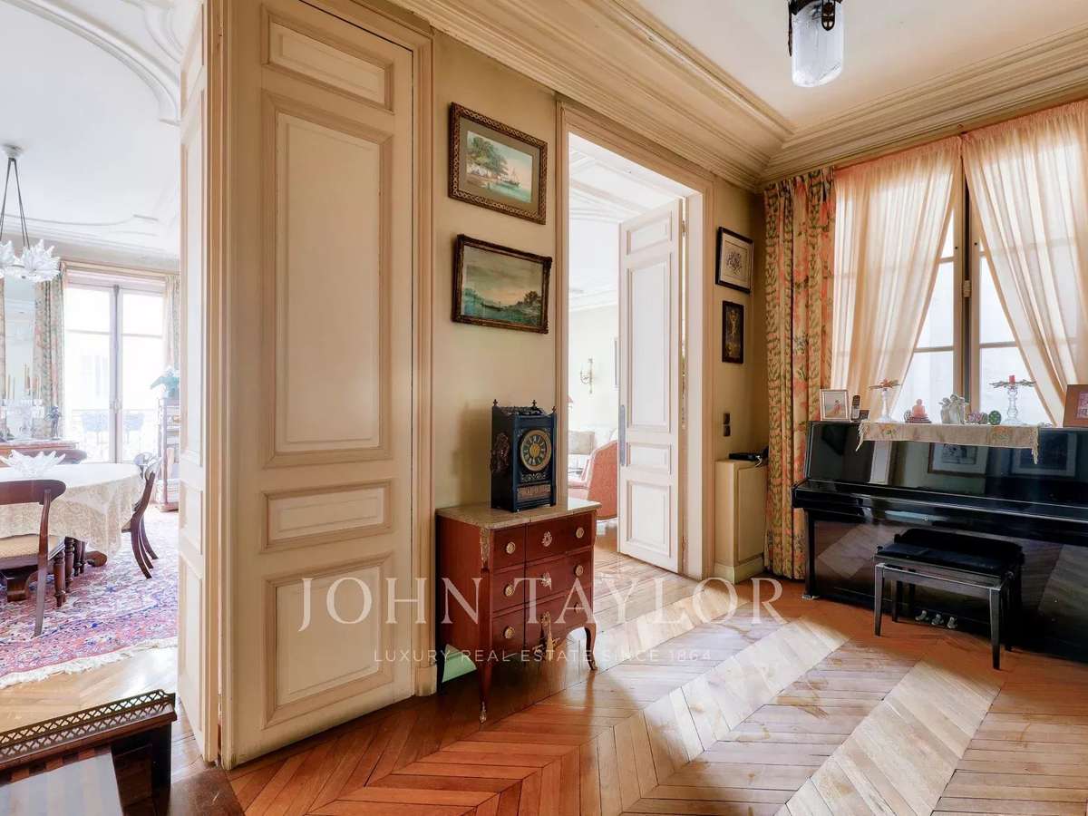Apartment Paris 16e