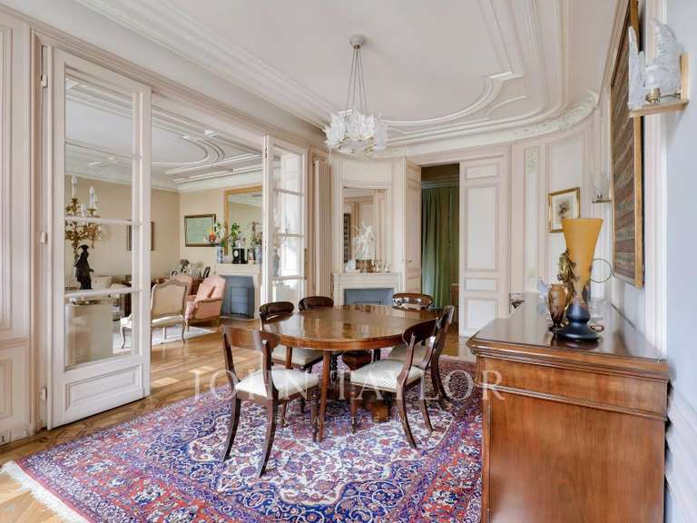 Apartment Paris 16e - 2 bedrooms - 140m²