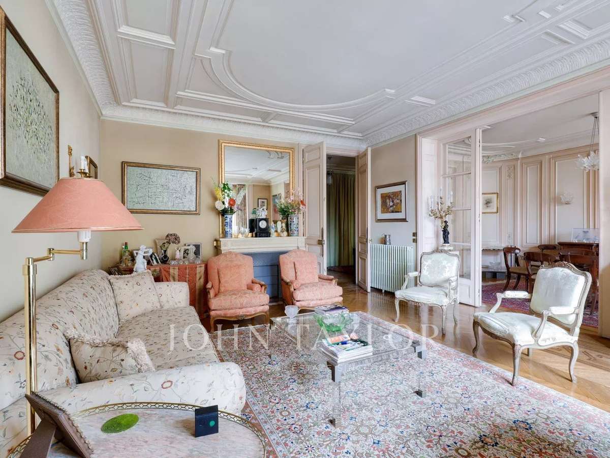 Apartment Paris 16e