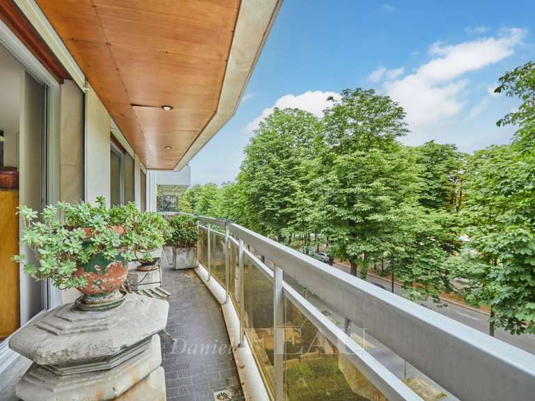 Appartement Paris 16e - 4 chambres - 227m²