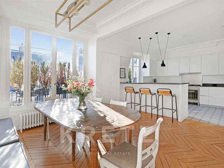 Appartement Paris 16e - 3 chambres - 168m²