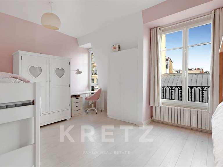 Appartement Paris 16e - 3 chambres - 168m²