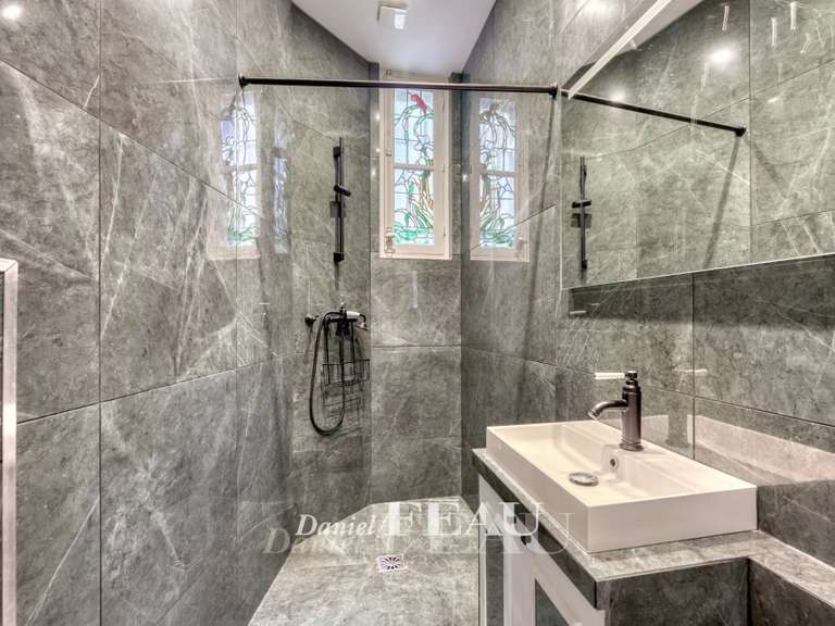 Appartement Paris 16e - 3 chambres - 159m²