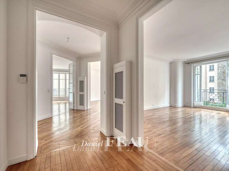 Appartement Paris 16e - 3 chambres - 159m²