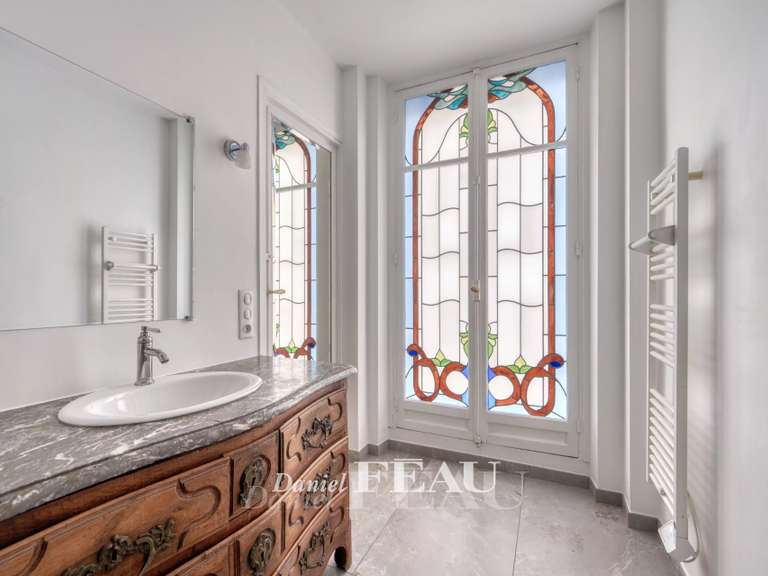 Appartement Paris 16e - 3 chambres - 159m²