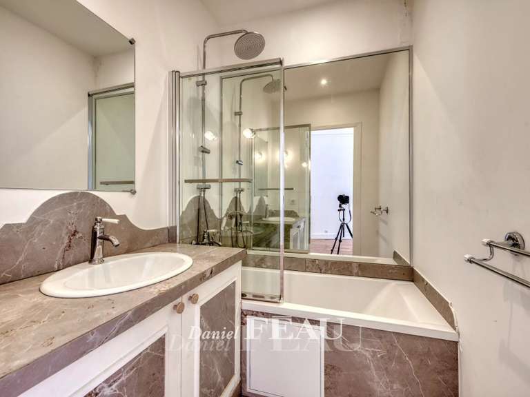 Appartement Paris 16e - 3 chambres - 159m²