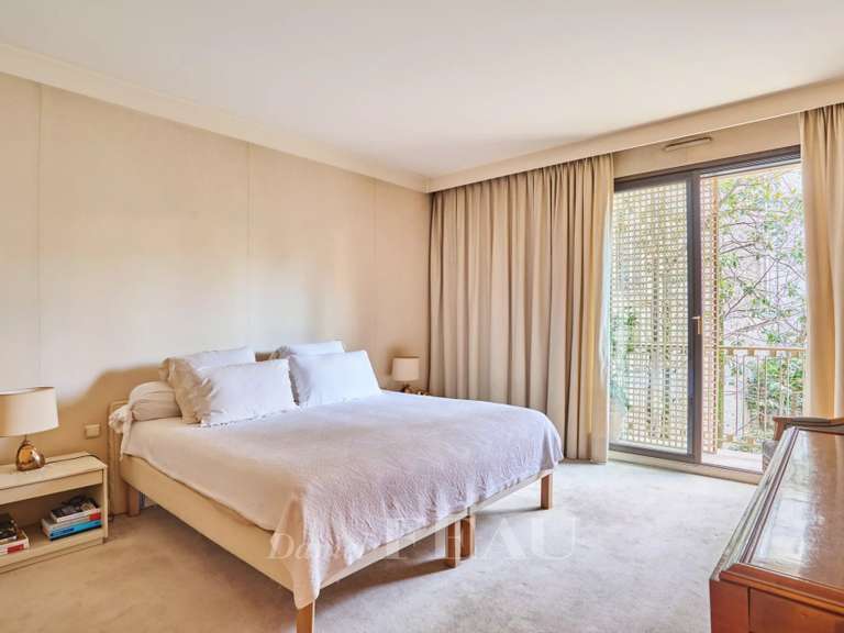 Appartement Paris 16e - 2 chambres - 141m²