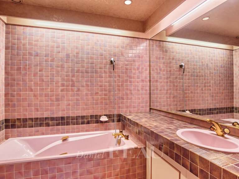 Appartement Paris 16e - 2 chambres - 141m²