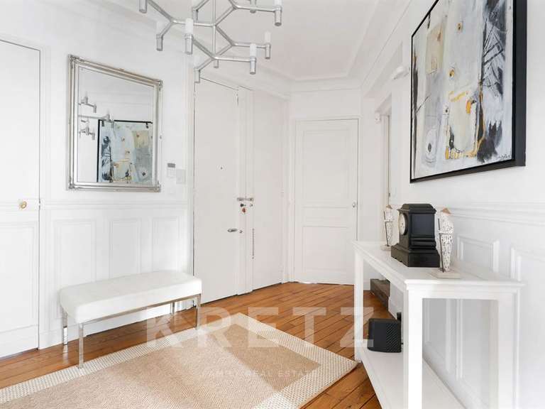 Appartement Paris 16e - 2 chambres - 107m²