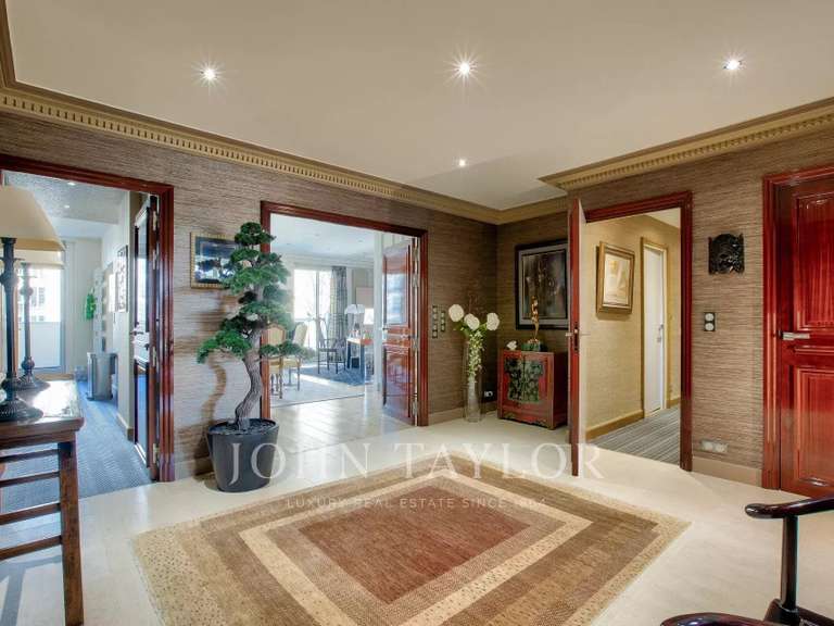 Appartement Paris 16e - 2 chambres - 228m²