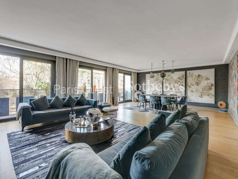 Appartement Paris 16e - 2 chambres - 126m²