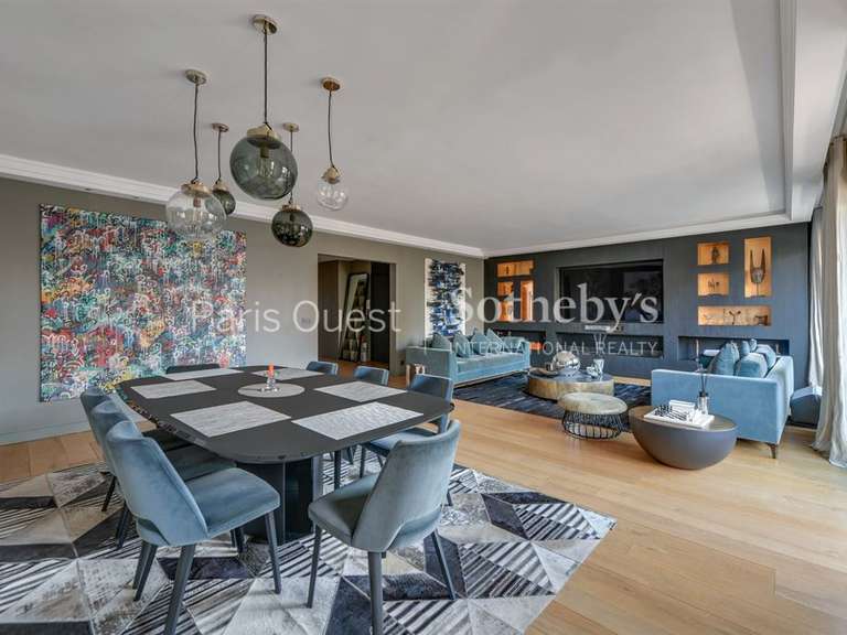 Appartement Paris 16e - 2 chambres - 126m²