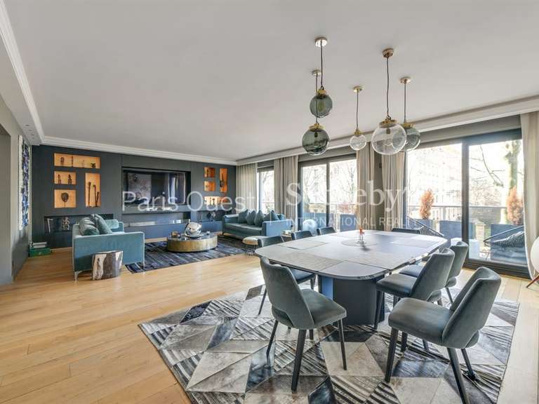 Appartement Paris 16e - 2 chambres - 126m²