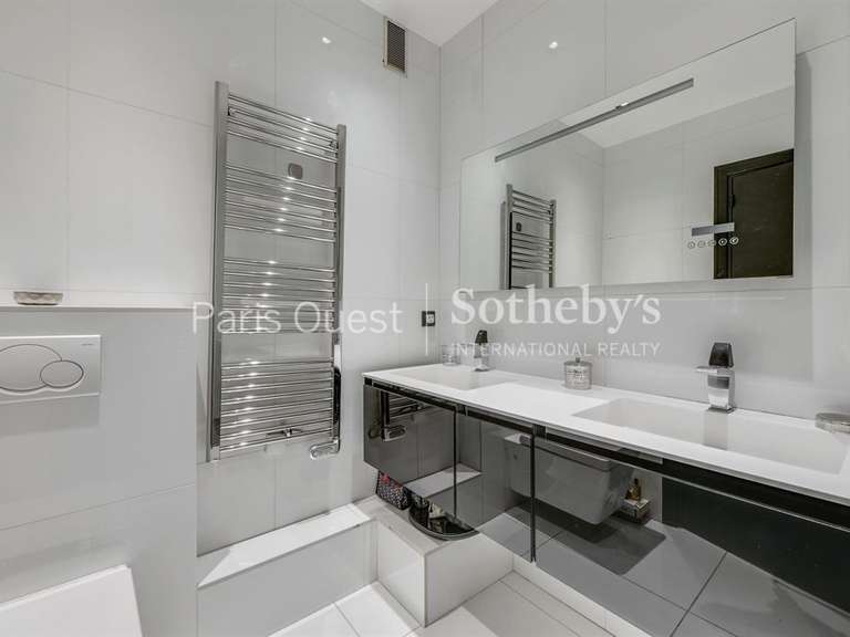 Appartement Paris 16e - 2 chambres - 126m²