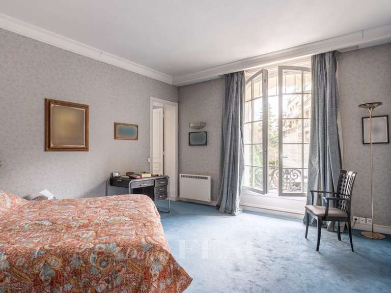 Apartment Paris 16e - 3 bedrooms - 213m²