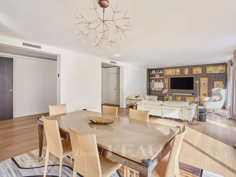 Appartement Paris 16e - 3 chambres - 191m²