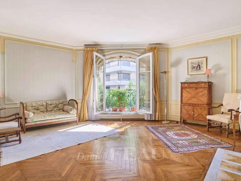 Apartment Paris 16e - 3 bedrooms - 171m²