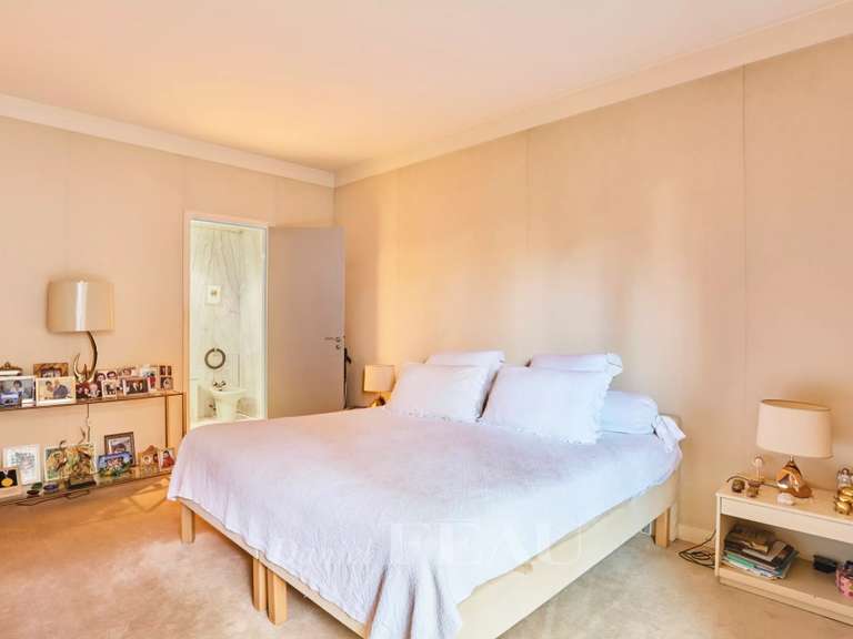 Apartment Paris 16e - 2 bedrooms - 141m²
