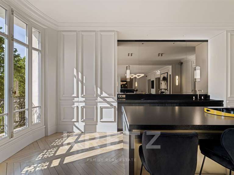 Appartement Paris 16e - 4 chambres - 245m²