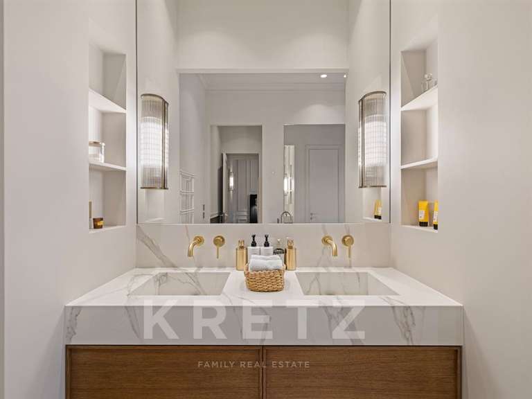 Appartement Paris 16e - 4 chambres - 245m²