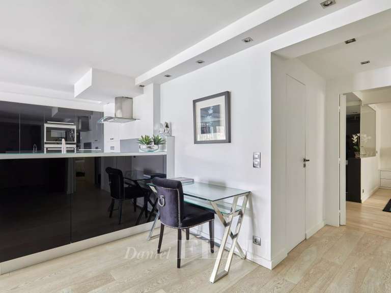 Appartement Paris 16e - 2 chambres - 104m²