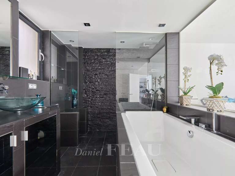 Appartement Paris 16e - 2 chambres - 104m²