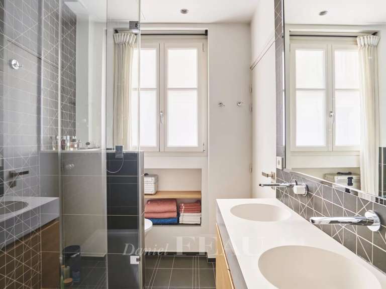 Appartement Paris 16e - 2 chambres - 77m²