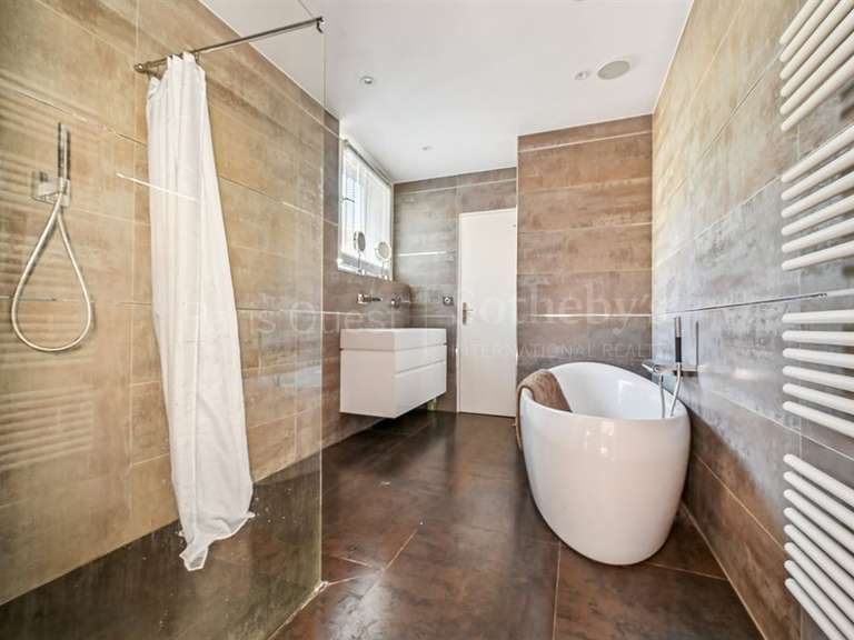 Appartement Paris 16e - 3 chambres - 155m²